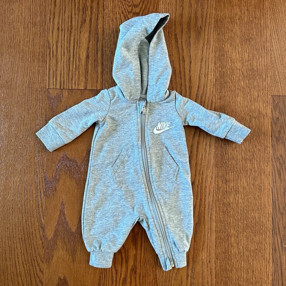 Newborn Nike Bundle - Picture 2 of 7